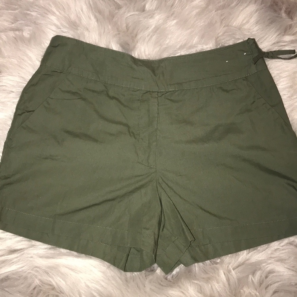 New York and Co Khakis shorts army green new